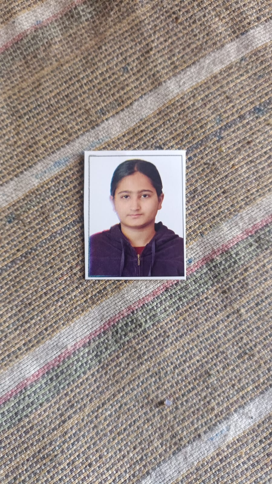 कॉमर्स में हिमाचल में छठा स्थान प्राप्त करने वाली आर्यन पब्लिक स्कूल  झिड़ीवाला की दिव्या को मिठ