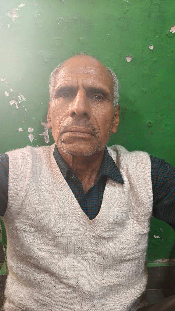 क्षेत्रीय अस्पताल सोलन में सोमवार को पर्ची काउंटर पर लगी मरीजों की लंबी कतारें। संवाद क्षेत्रीय अस्पताल सोलन में सोमवार को पर्ची काउंटर पर लगी मरीजों की लंबी कतारें। संवाद