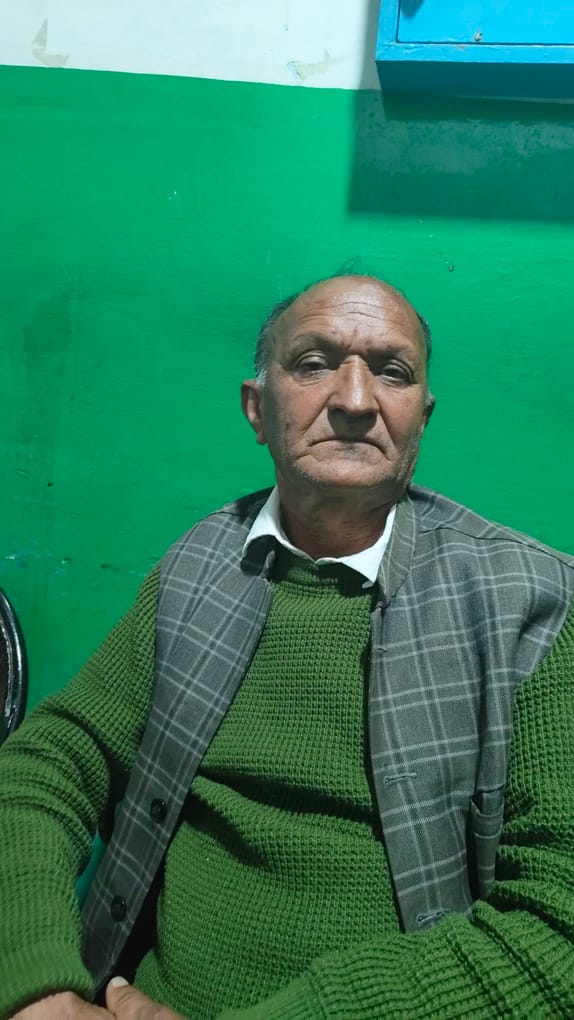 क्षेत्रीय अस्पताल सोलन में सोमवार को पर्ची काउंटर पर लगी मरीजों की लंबी कतारें। संवाद क्षेत्रीय अस्पताल सोलन में सोमवार को पर्ची काउंटर पर लगी मरीजों की लंबी कतारें। संवाद