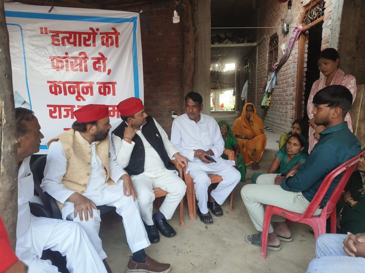 खेतासराय में मुठभेड़ के बाद जिला अस्पताल में भर्ती घायल बदमाश। पुलिस विभाग खेतासराय में मुठभेड़ के बाद जिला अस्पताल में भर्ती घायल बदमाश। पुलिस विभाग