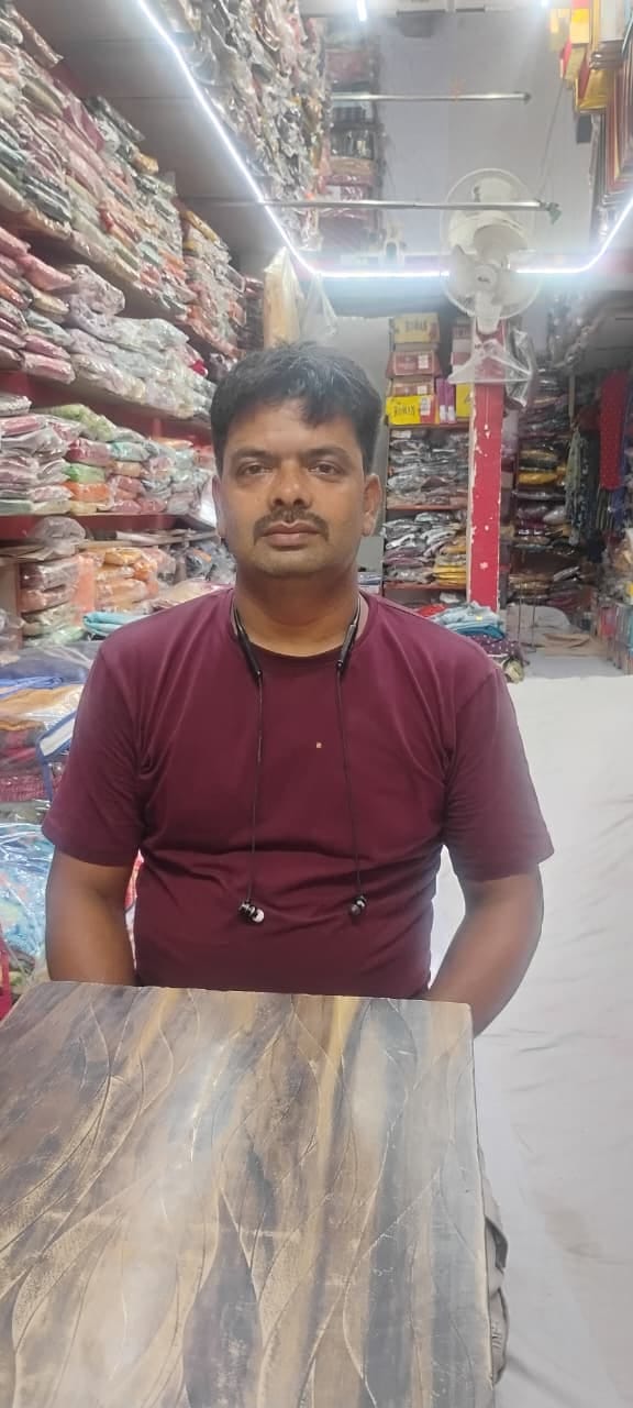 मेजा तहसील मुख्यालय की बजबजा रही हैं नालियां। सफाई कर्मी नदारत। संवाद मेजा तहसील मुख्यालय की बजबजा रही हैं नालियां। सफाई कर्मी नदारत। संवाद
