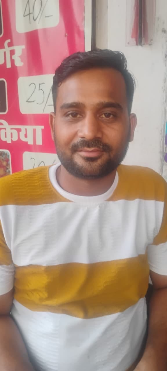 मेजा तहसील मुख्यालय की बजबजा रही हैं नालियां। सफाई कर्मी नदारत। संवाद मेजा तहसील मुख्यालय की बजबजा रही हैं नालियां। सफाई कर्मी नदारत। संवाद