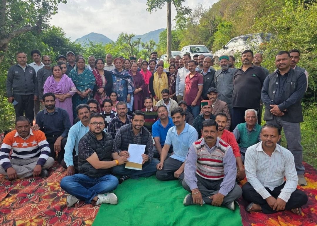 पच्छाद क्षेत्र की दाड़ो देवरिया पंचायत के सर्वसम्मति से चुने गए प्रधान, उप प्रधान व वार्ड सदस्य पच्छाद क्षेत्र की दाड़ो देवरिया पंचायत के सर्वसम्मति से चुने गए प्रधान, उप प्रधान व वार्ड सदस्य