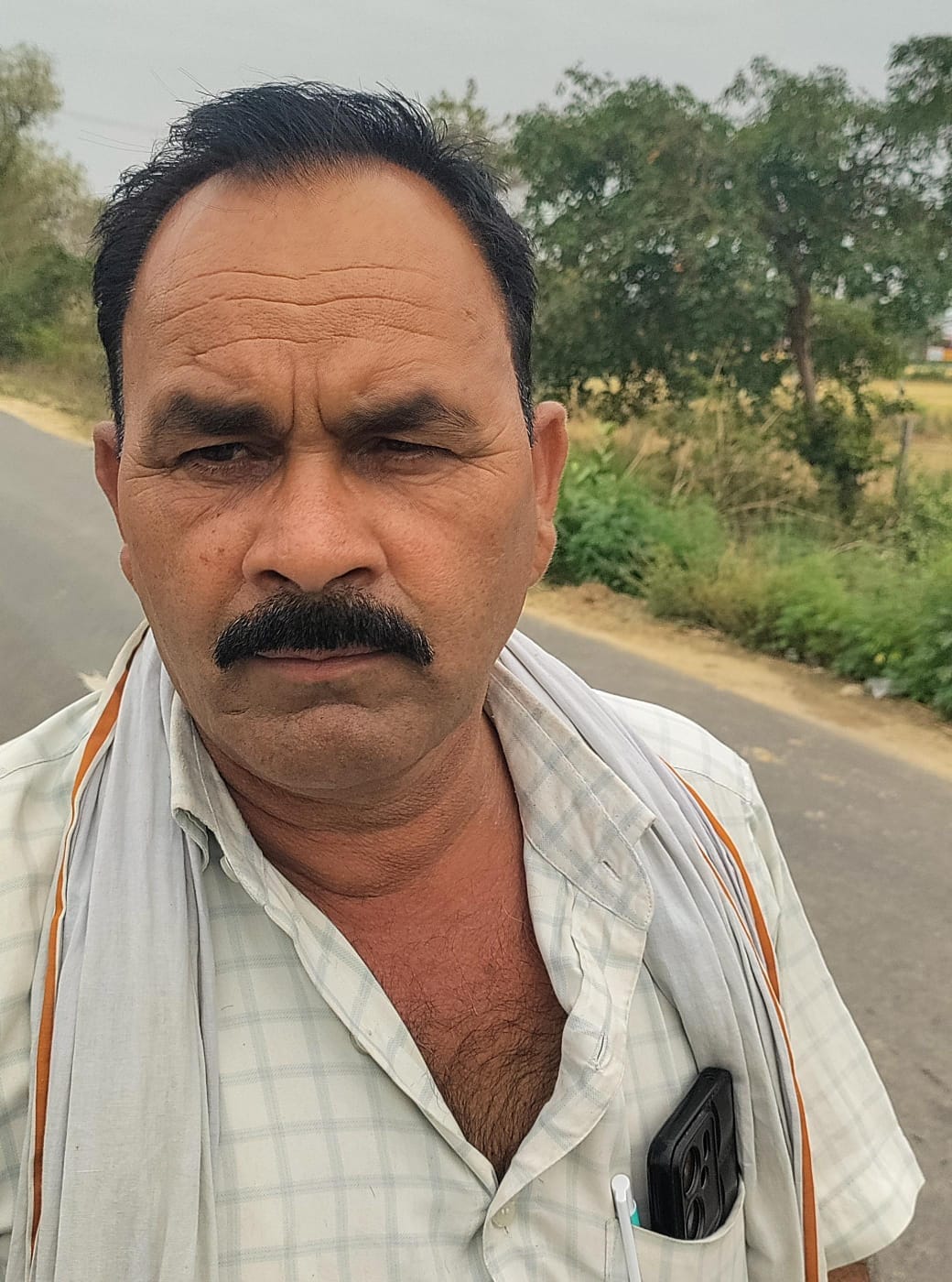 परौर के ग्राम हैदलपुर में ओवरहेड टैंक को तुड़वा दिया गया। संवाद परौर के ग्राम हैदलपुर में ओवरहेड टैंक को तुड़वा दिया गया। संवाद