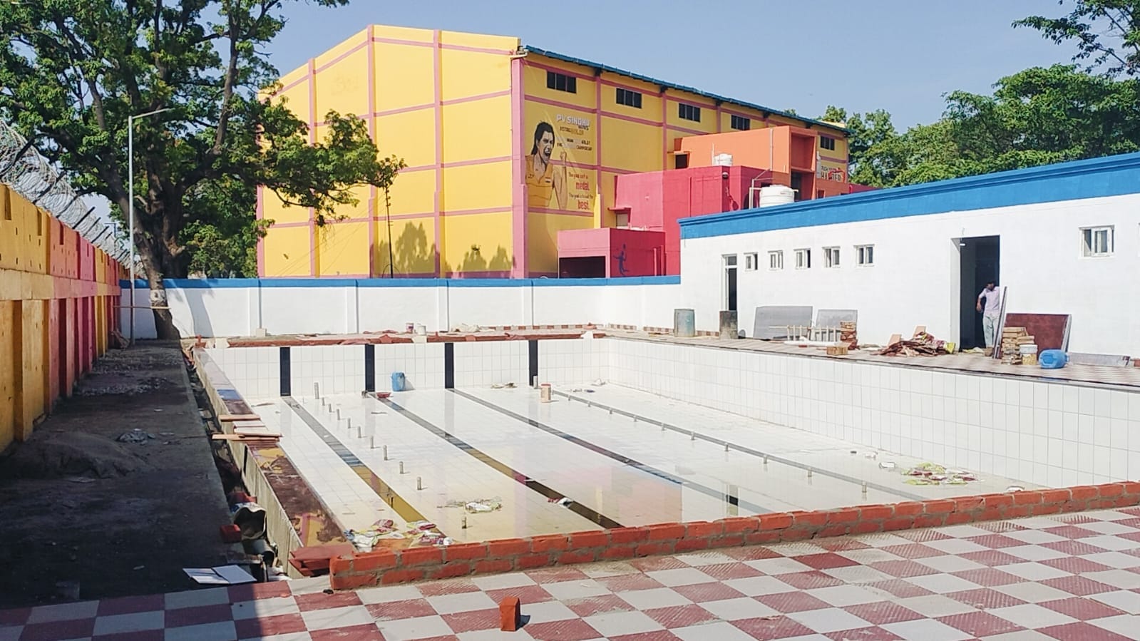 शाहजहांपुर में स्पोर्ट्स स्टेडियम में बनी पवेलियन। संवाद शाहजहांपुर में स्पोर्ट्स स्टेडियम में बनी पवेलियन। संवाद