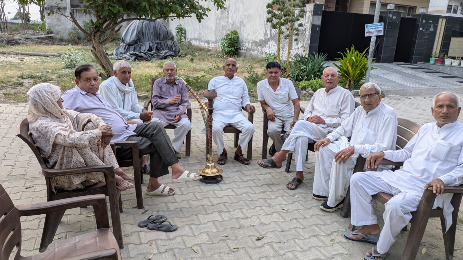 उखाड़ी गई सड़क। स्रोत : सोशल मीडिया उखाड़ी गई सड़क। स्रोत : सोशल मीडिया