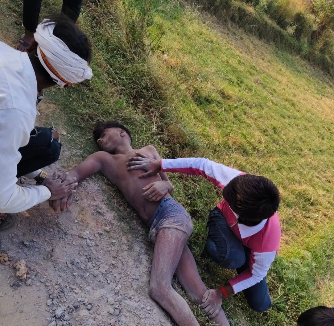 फोटो कैप्शन: मांडा महेवा कला में बारिश से उड़ा टेंट। फोटो कैप्शन: मांडा महेवा कला में बारिश से उड़ा टेंट।