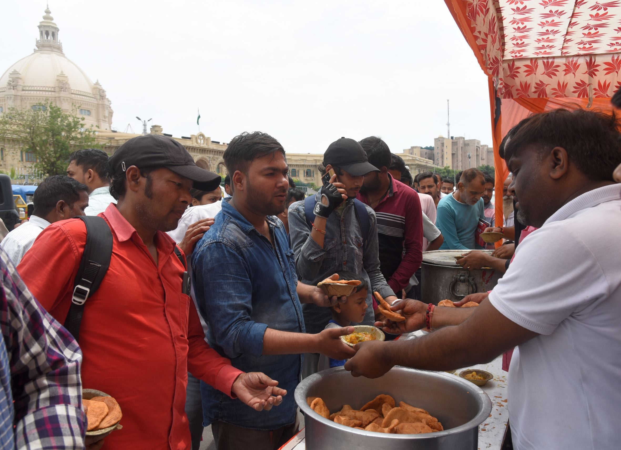 ज्येष्ठ माह के पहले बड़े मंगल पर लक्ष्मणनगरी पूरी तरह से मंगलमय नजर आई। 