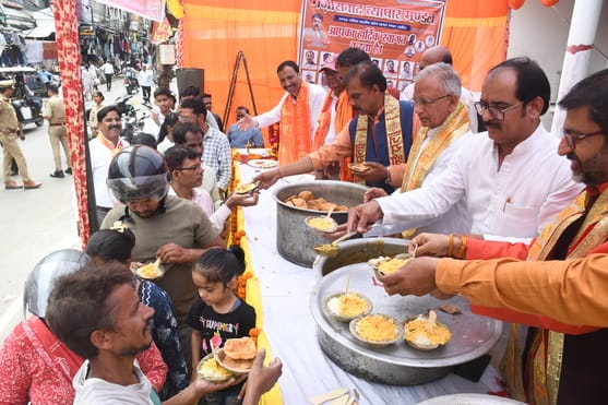 ज्येष्ठ माह के पहले बड़े मंगल पर लक्ष्मणनगरी पूरी तरह से मंगलमय नजर आई। 