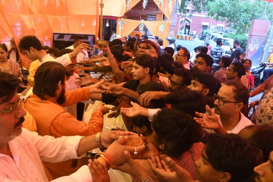 ज्येष्ठ माह के पहले बड़े मंगल पर लक्ष्मणनगरी पूरी तरह से मंगलमय नजर आई। 