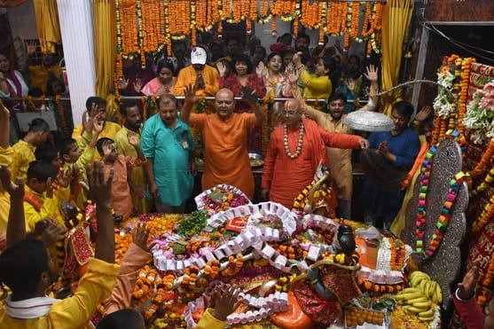 ज्येष्ठ माह के पहले बड़े मंगल पर लक्ष्मणनगरी पूरी तरह से मंगलमय नजर आई। 
