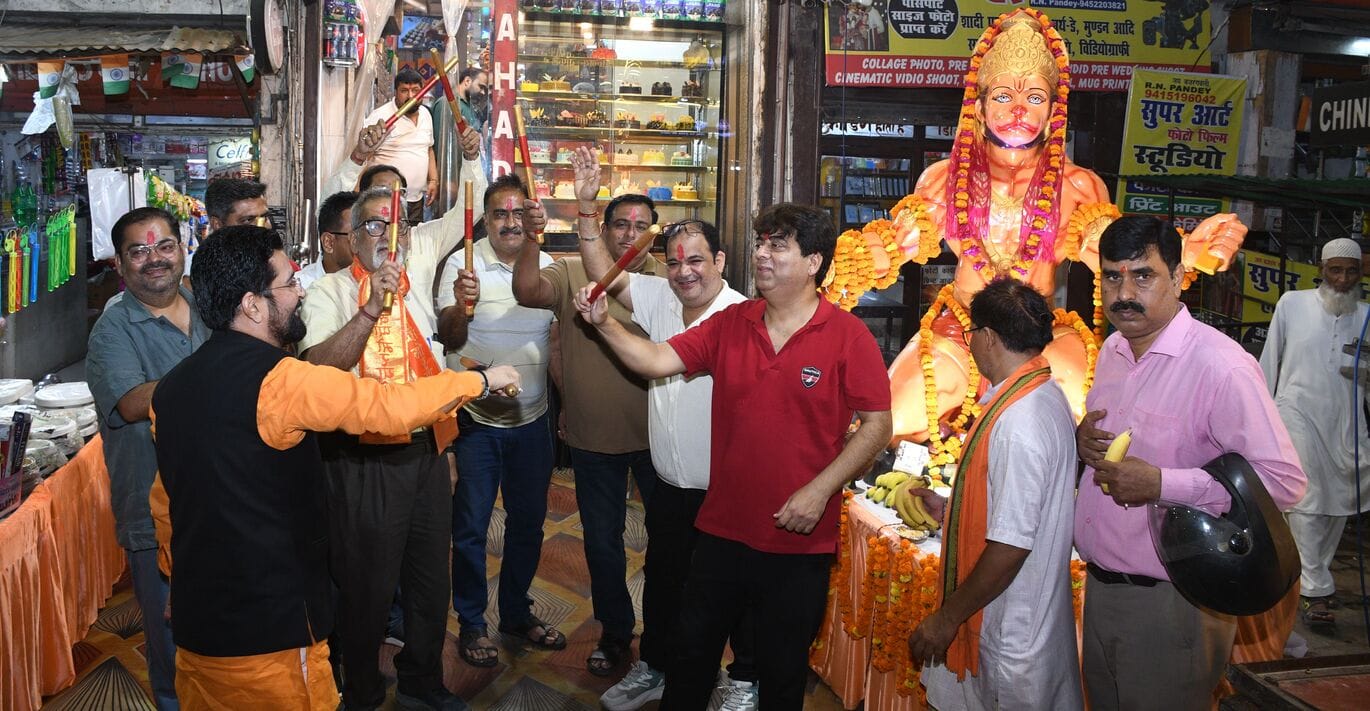 ज्येष्ठ माह के पहले बड़े मंगल पर लक्ष्मणनगरी पूरी तरह से मंगलमय नजर आई। 