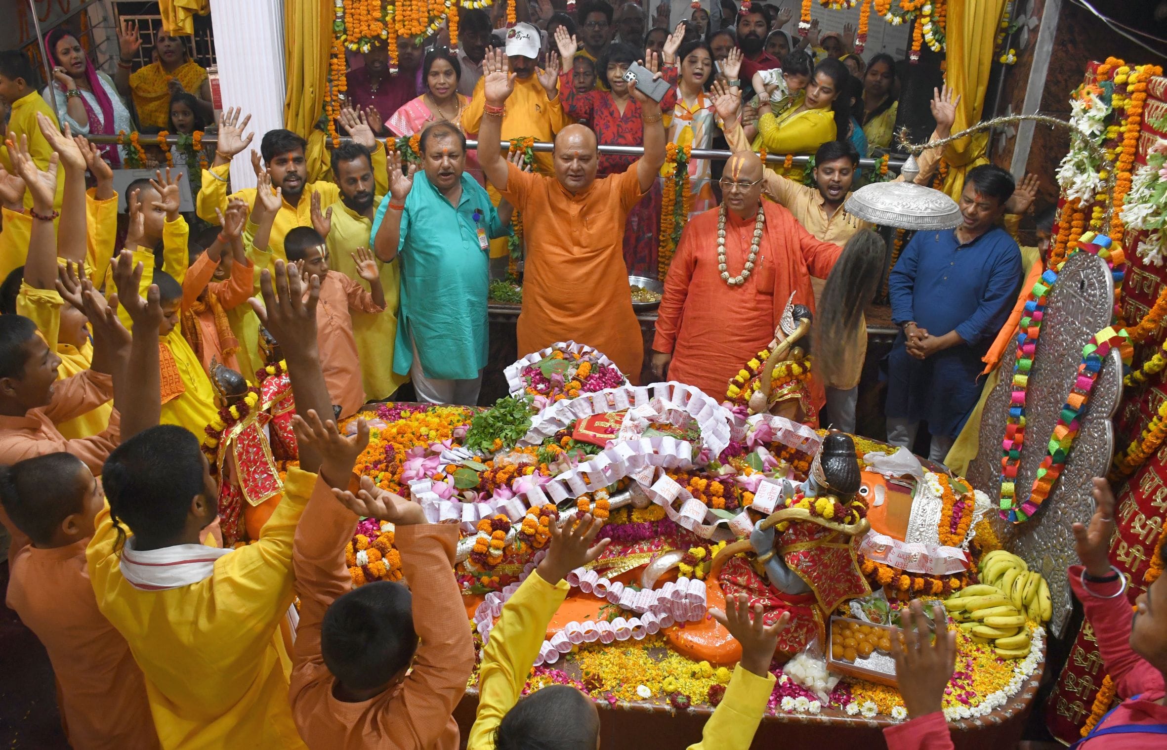 ज्येष्ठ माह के पहले बड़े मंगल पर लक्ष्मणनगरी पूरी तरह से मंगलमय नजर आई। 