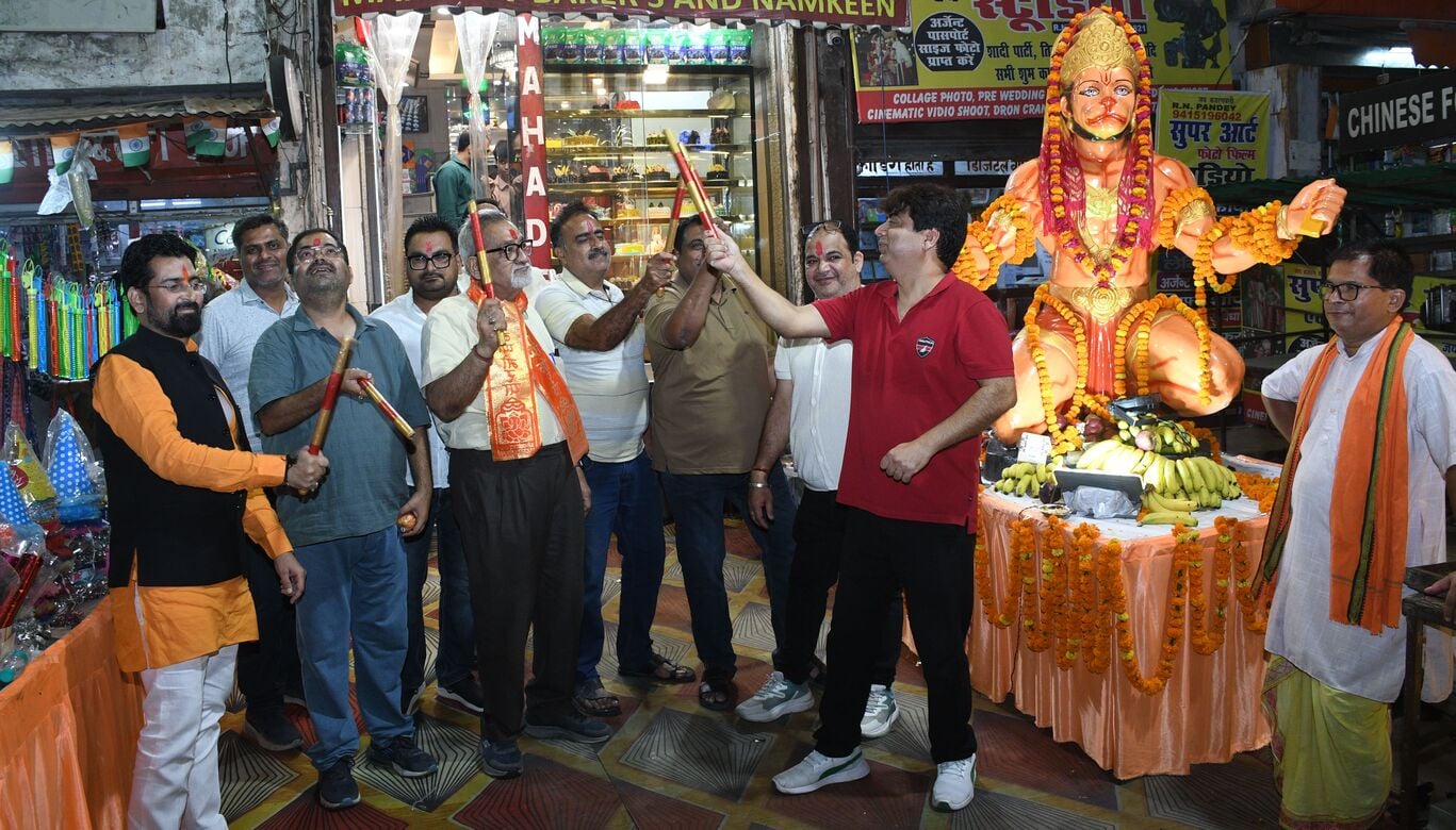 ज्येष्ठ माह के पहले बड़े मंगल पर लक्ष्मणनगरी पूरी तरह से मंगलमय नजर आई। 