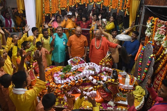 ज्येष्ठ माह के पहले बड़े मंगल पर लक्ष्मणनगरी पूरी तरह से मंगलमय नजर आई। 