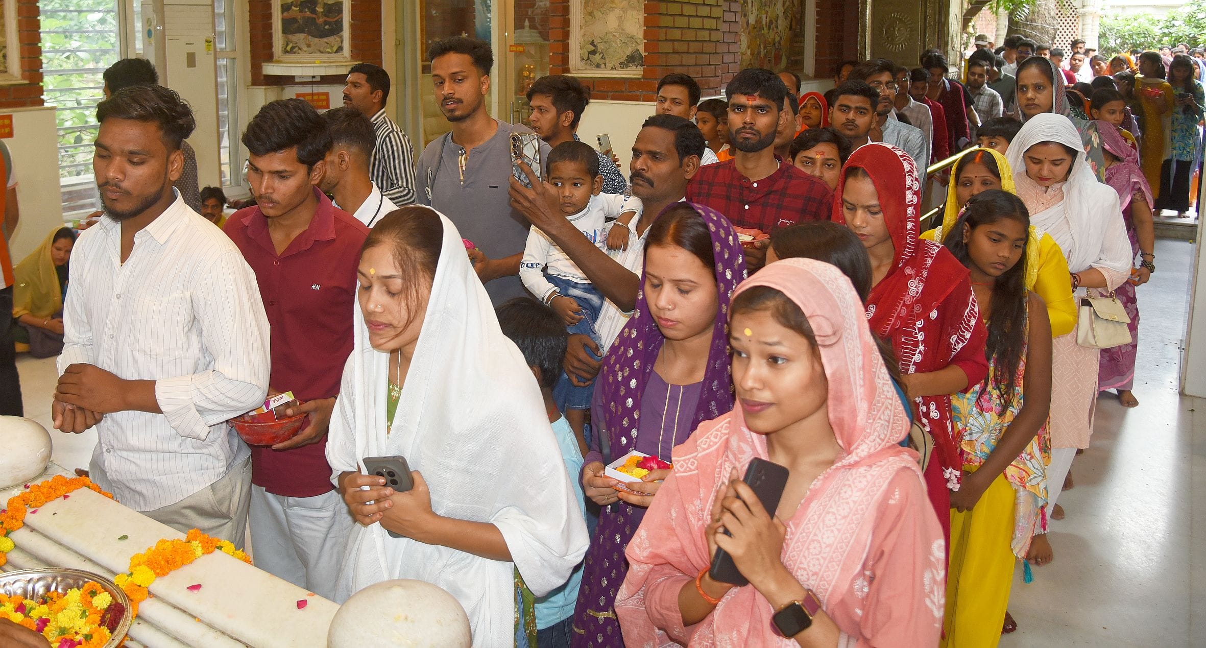 ज्येष्ठ माह के पहले बड़े मंगल पर लक्ष्मणनगरी पूरी तरह से मंगलमय नजर आई। 