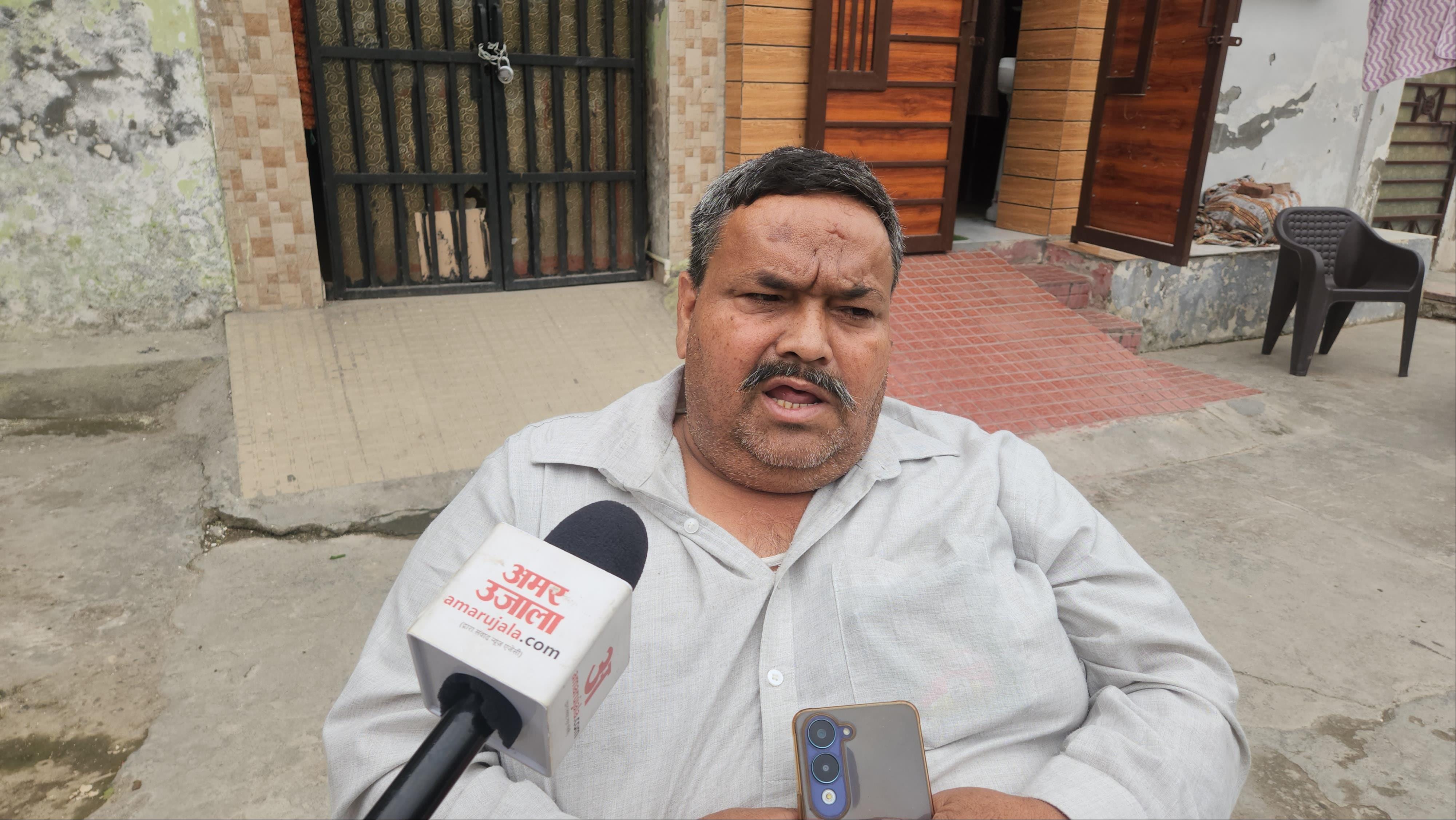 कुरुक्षेत्र। दीदार नगर की गली नंबर 5 में स्वास्थ्य विभाग की टीम स्थानिय लोगों से डोर टू डोर जाक कुरुक्षेत्र। दीदार नगर की गली नंबर 5 में स्वास्थ्य विभाग की टीम स्थानिय लोगों से डोर टू डोर जाक