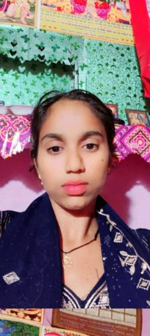 किशोरी की मौत के बाद मौके पर पहुंचे परिजन। संवाद किशोरी की मौत के बाद मौके पर पहुंचे परिजन। संवाद
