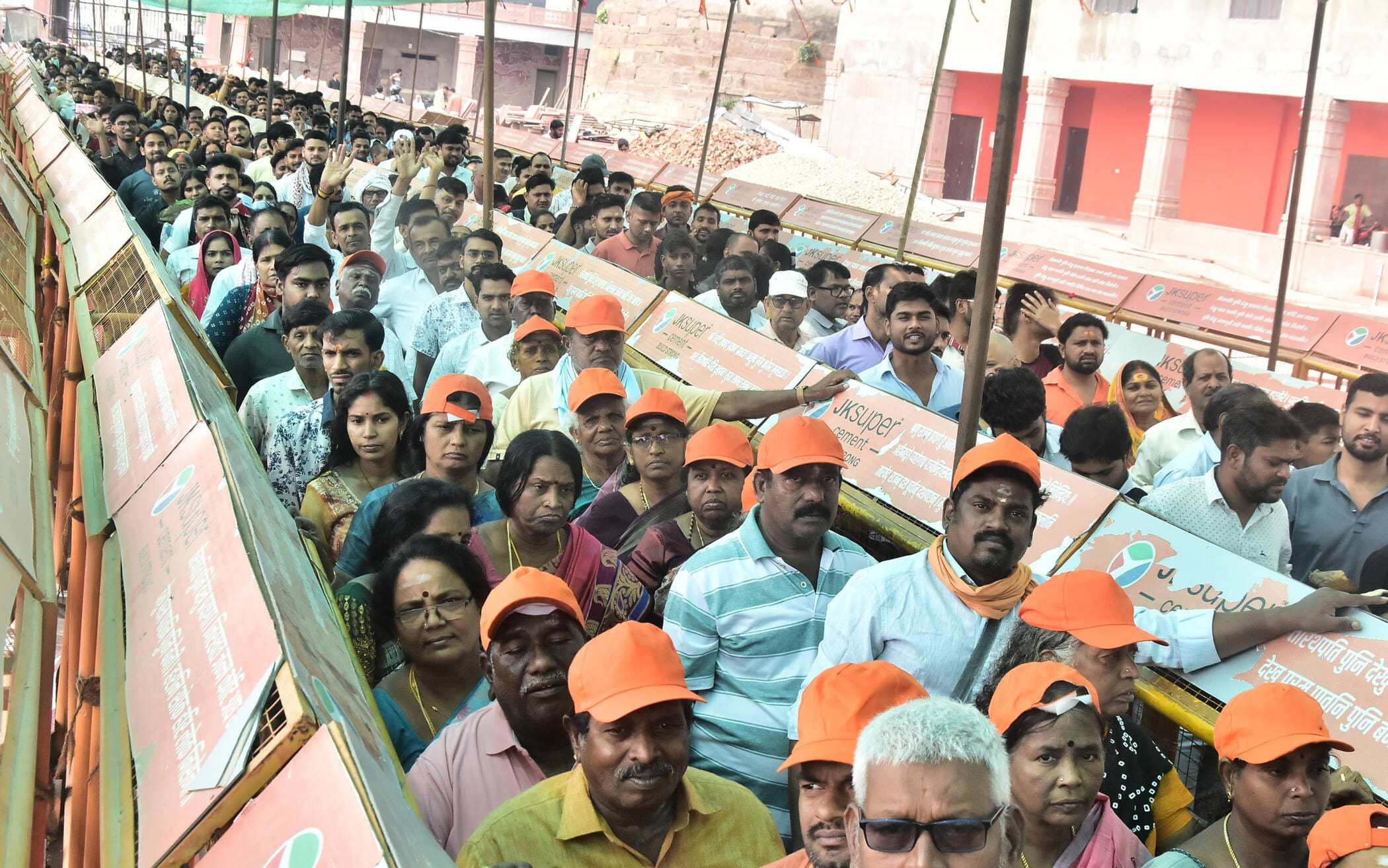 मुट्टीगंज में बड़े मंगल पर प्रसाद का वितरण किया गया। अमर उजाला मुट्टीगंज में बड़े मंगल पर प्रसाद का वितरण किया गया। अमर उजाला