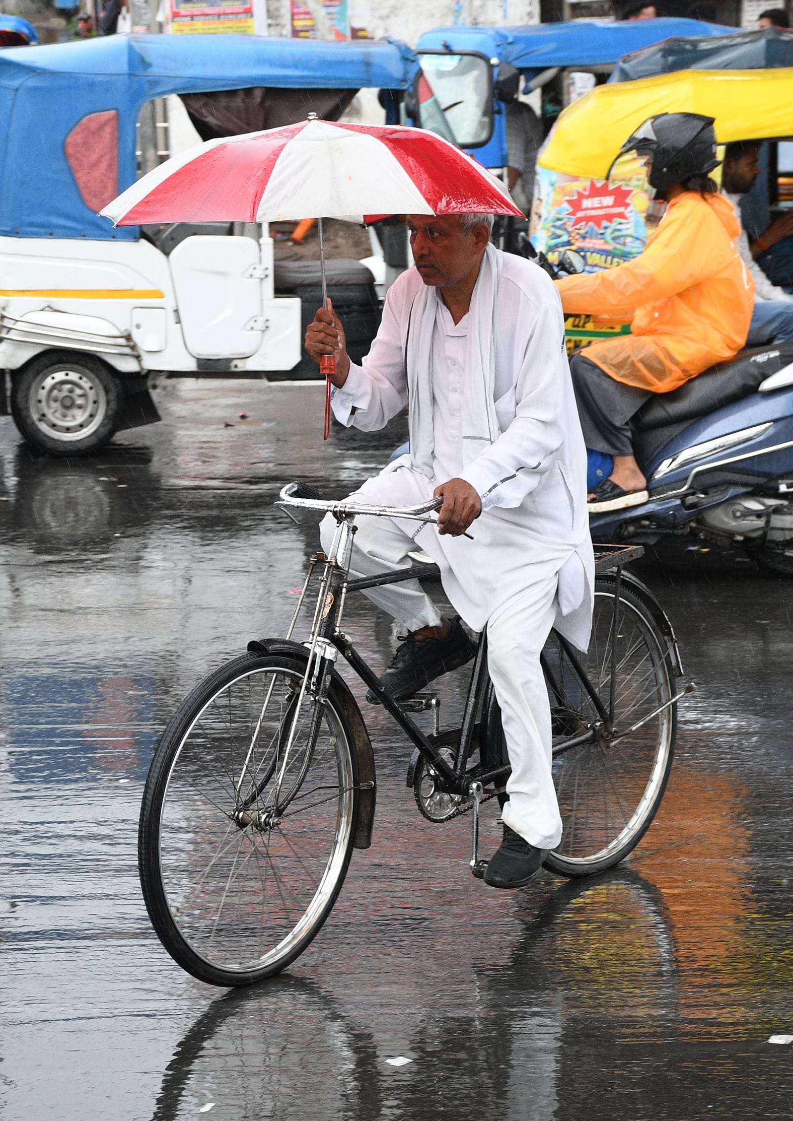 राजधानी में मंगलवार को कई इलाकों में बारिश हुई। राजधानी में मंगलवार को कई इलाकों में बारिश हुई।