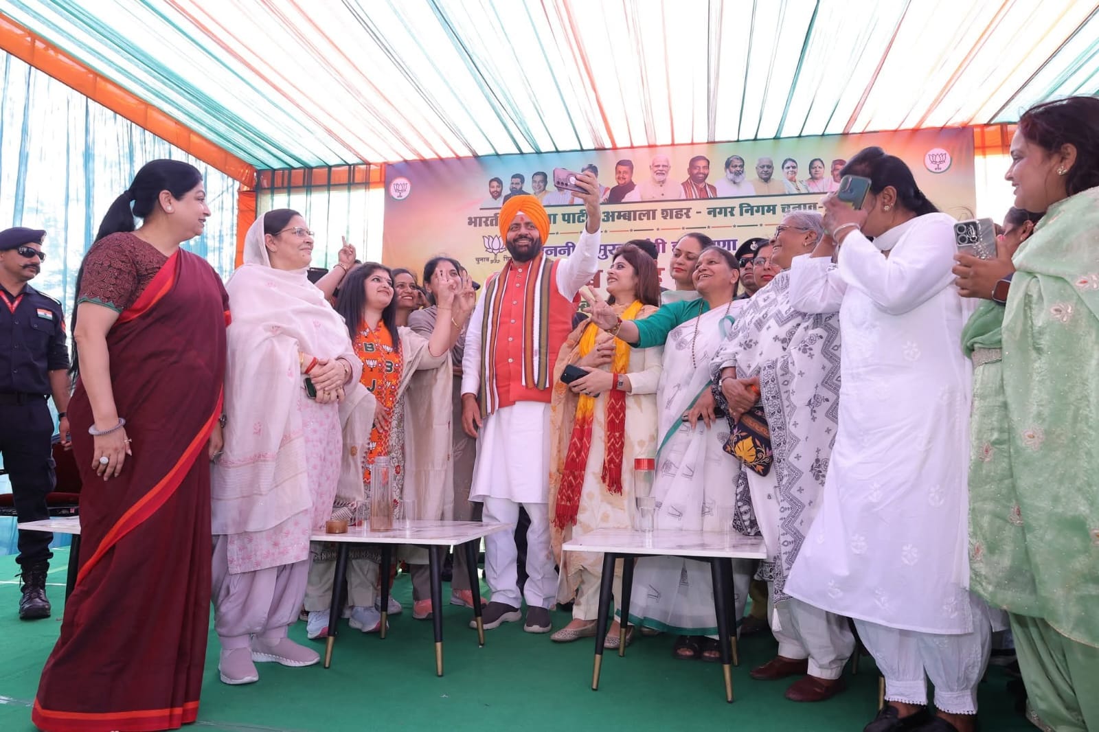 सीएम महिलाओ को संबोधित करते हुए। प्रवक्ता सीएम महिलाओ को संबोधित करते हुए। प्रवक्ता