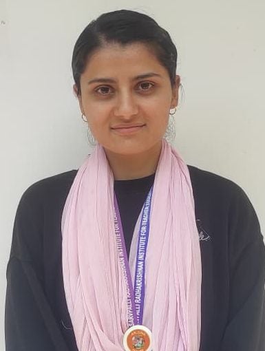 सर्वपल्ली बीएड कॉलेज के प्रथम सेमेस्टर में साक्षी ने पाया पहला स्थान। स्रोत : संस्थान