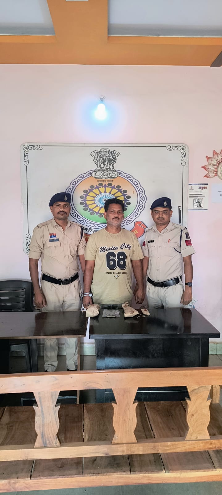 देशी कट्टा के साथ आरोपी girftar