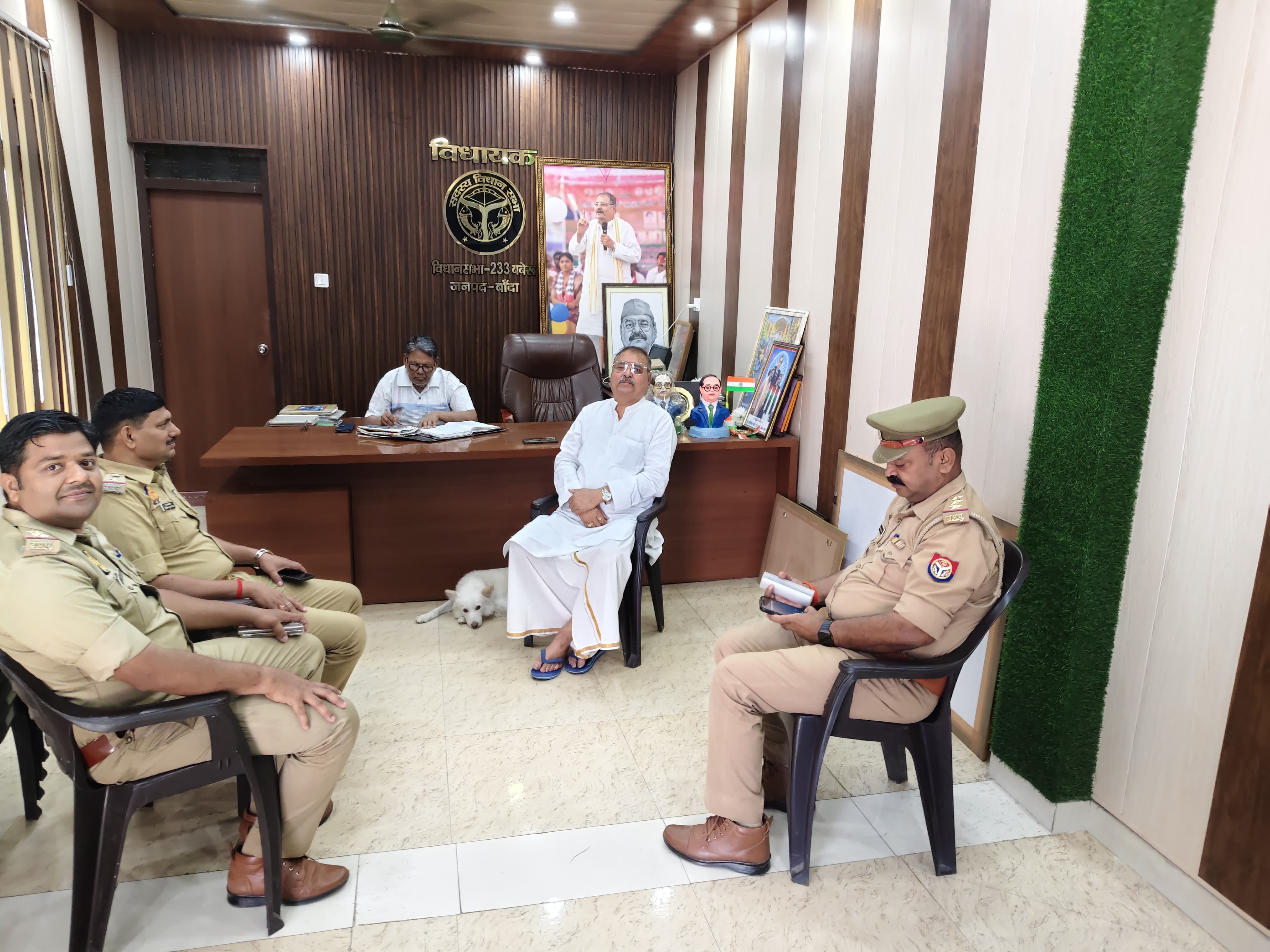 फोटो - 18 कचहरी तिराहे पर प्रदर्शन करते सपा कार्यकर्ता। संवाद