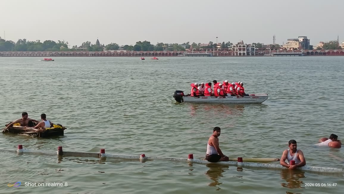कुरुक्षेत्र। ब्रह्मसरोवर में प्रशिक्षण लेते कर्मी। संवाद कुरुक्षेत्र। ब्रह्मसरोवर में प्रशिक्षण लेते कर्मी। संवाद