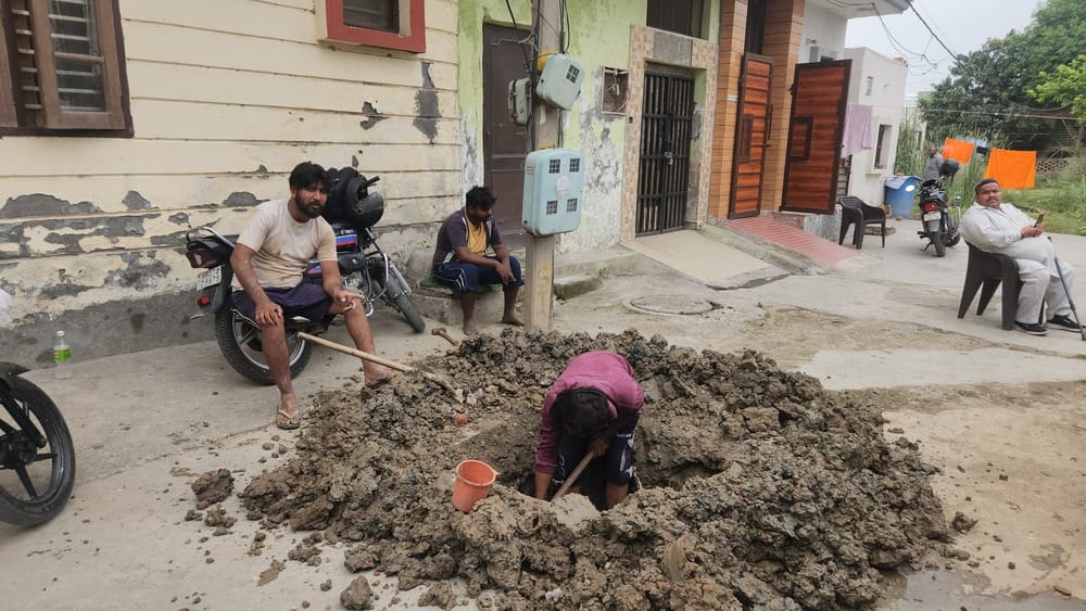 कुरुक्षेत्र। मई माह की मियाद की स्वास्थ्य विभाग द्वारा वितरित की गई गोलियां दिखाता युवक चिराग। कुरुक्षेत्र। मई माह की मियाद की स्वास्थ्य विभाग द्वारा वितरित की गई गोलियां दिखाता युवक चिराग।