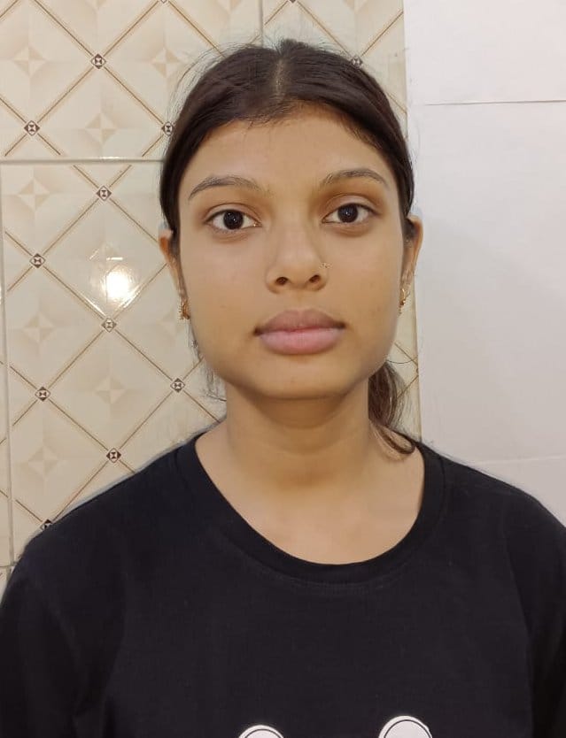 सदर क्षेत्र के भंगवा गांव में पुस्तकालय के उद्घाटन के दौरान बच्चों से बातचीत करते विधायक राजेंद