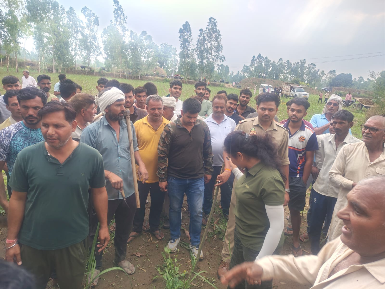 तेंदुआ रेस्क्यू करने के उत्साहित वन विभाग की टीम स्रोत विभाग तेंदुआ रेस्क्यू करने के उत्साहित वन विभाग की टीम स्रोत विभाग