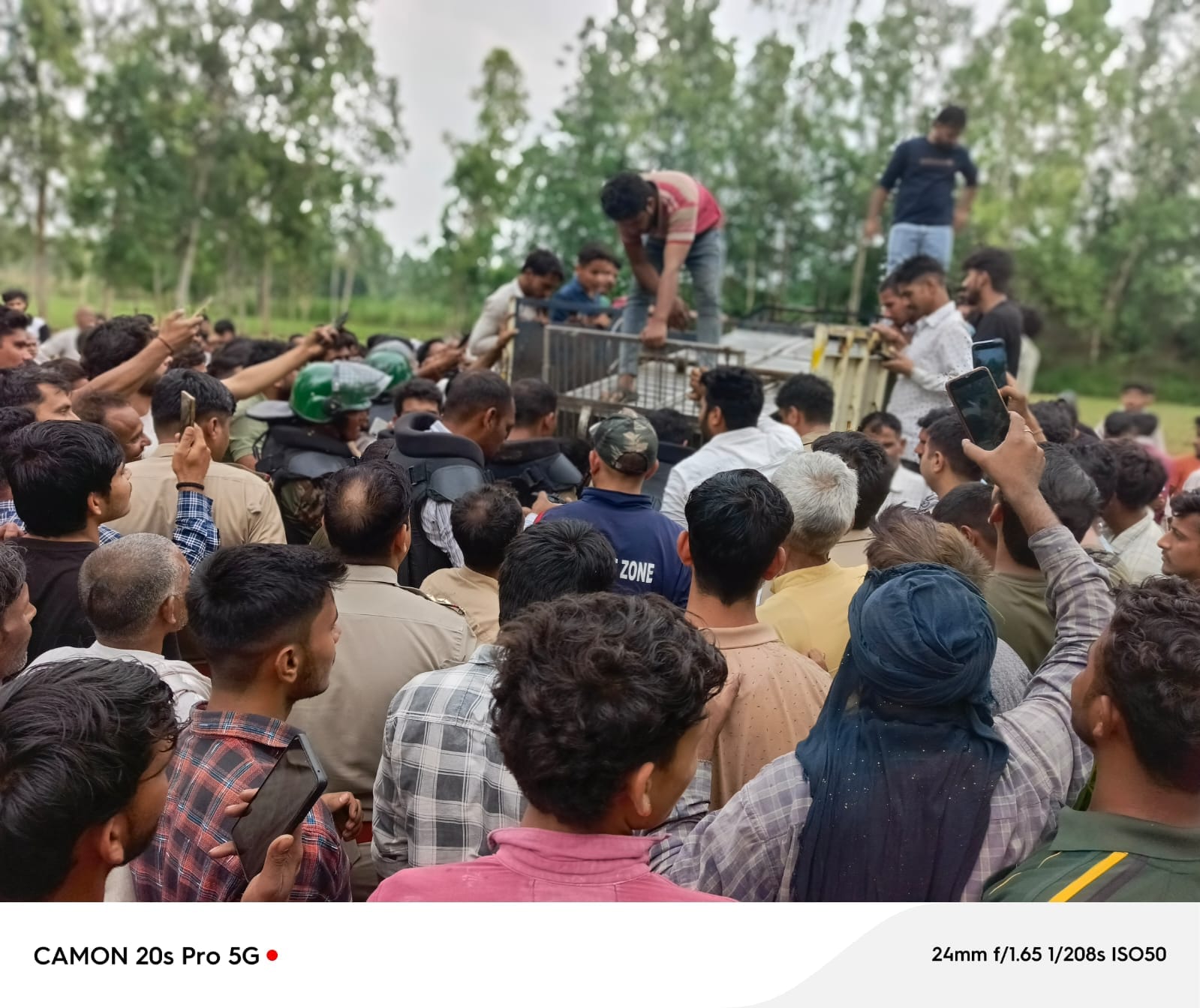 तेंदुआ रेस्क्यू करने के उत्साहित वन विभाग की टीम स्रोत विभाग तेंदुआ रेस्क्यू करने के उत्साहित वन विभाग की टीम स्रोत विभाग