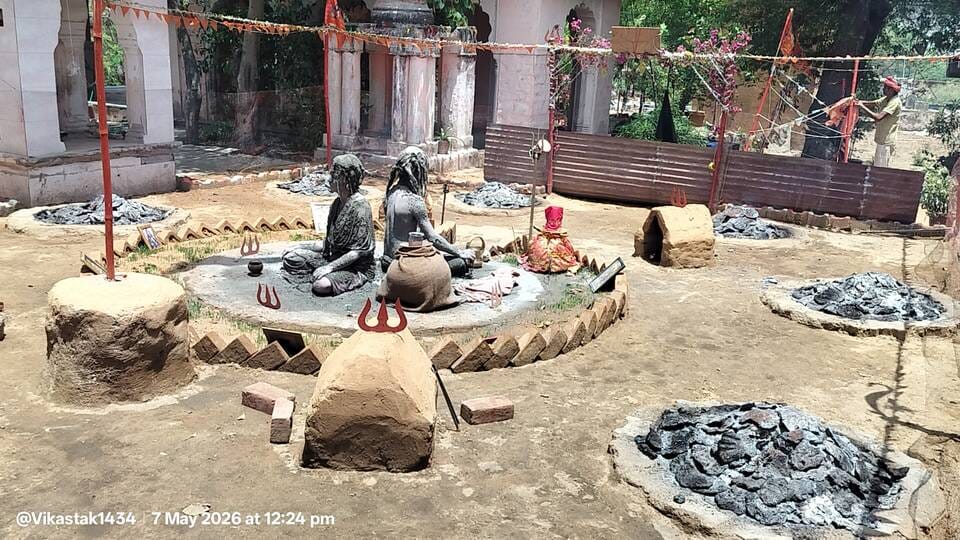 धधकती धूणियों के बीच तप