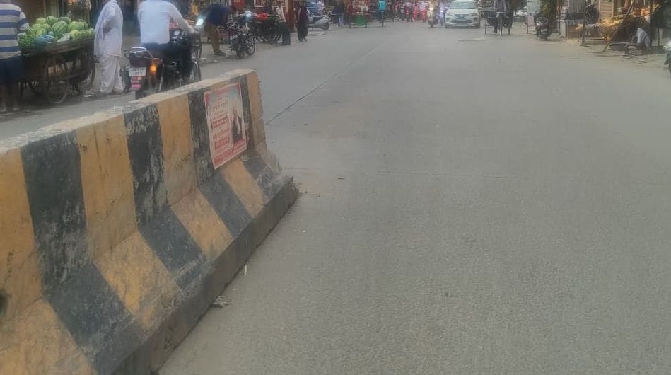 15 गोहाना अड्डा सड़क पर रखे गए डिवाइडर। संवाद