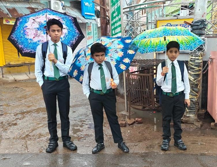 फोटो - 10 आटा विद्युत उपकेंद्र में ब्रेकर को ठीक करते कर्मचारी। संवाद फोटो - 10 आटा विद्युत उपकेंद्र में ब्रेकर को ठीक करते कर्मचारी। संवाद