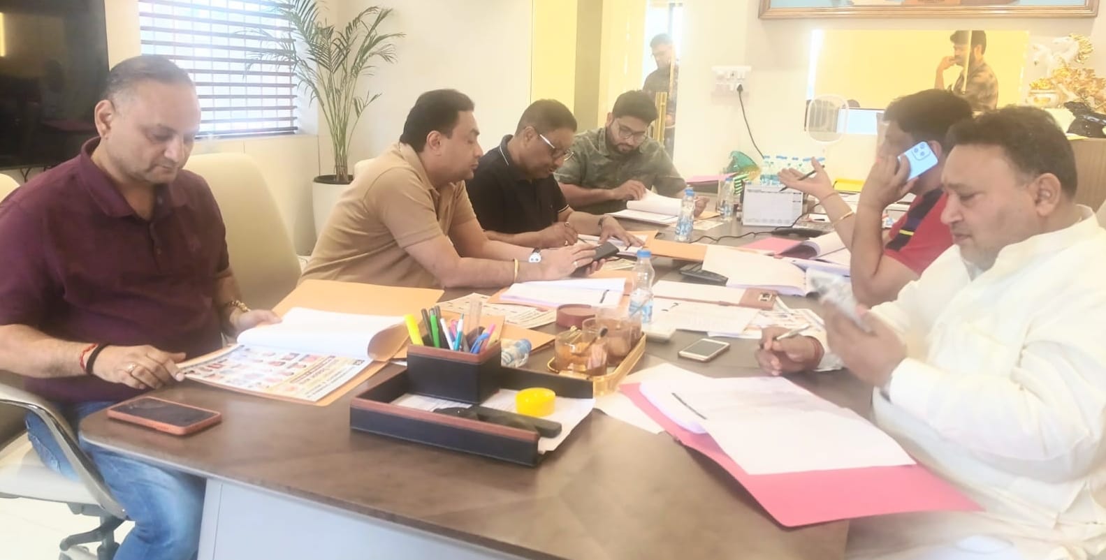 फोटो-62: बहादुरगढ़ के गणपति धाम में बैठक करते टीम प्रोग्रेसिव फ्रंट से जुड़े उद्यमी। स्रोत स्वयं