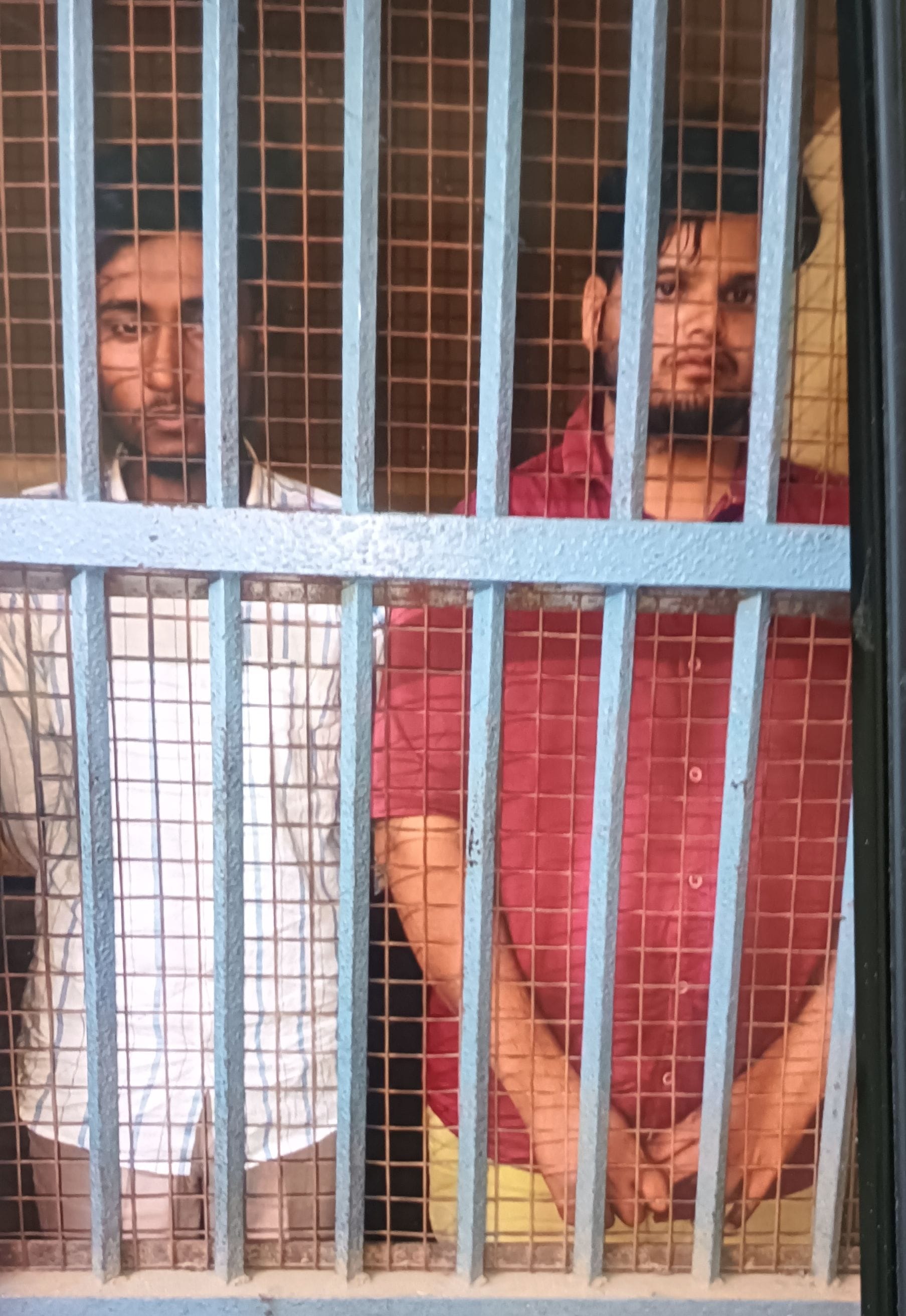 घटना के वायरल वीडियो की फुटेज व गिरफ्तार किए गए आरोपी। घटना के वायरल वीडियो की फुटेज व गिरफ्तार किए गए आरोपी।