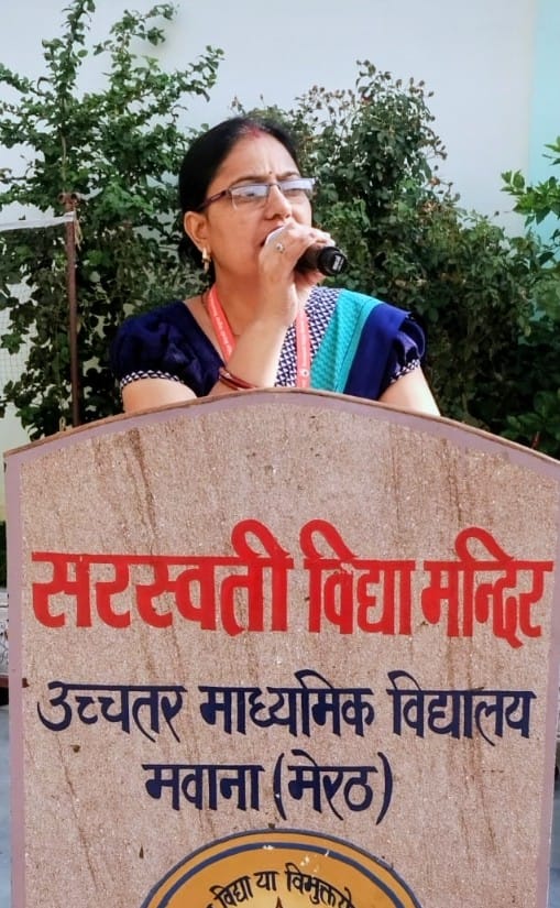 सरस्वती विद्या मंदिर में  रेड क्रॉस दिवस पर आयोजित कार्यक्रम में उपस्थित छात्राएं। (स्त्रोत मंद