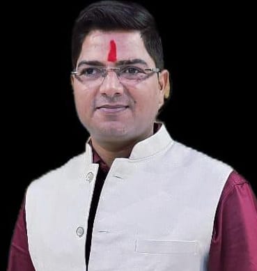शशि, अजीत शुक्ल, स्वयं श्रीवास्तव व कवि नीलोत्पल मृणाल। -संवाद