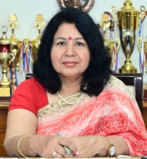 अंबाला छावनी के एसडी कॉलेज में नए छात्रों को ज्ञान देते प्राध्यापक। संवाद