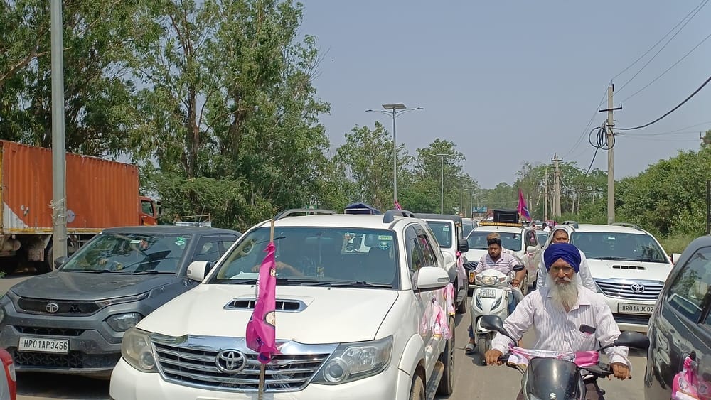 अंबाला शहर में नगर निगम चुनाव के दौरान रोड शो निकालते कांग्रेसी। संवाद अंबाला शहर में नगर निगम चुनाव के दौरान रोड शो निकालते कांग्रेसी। संवाद