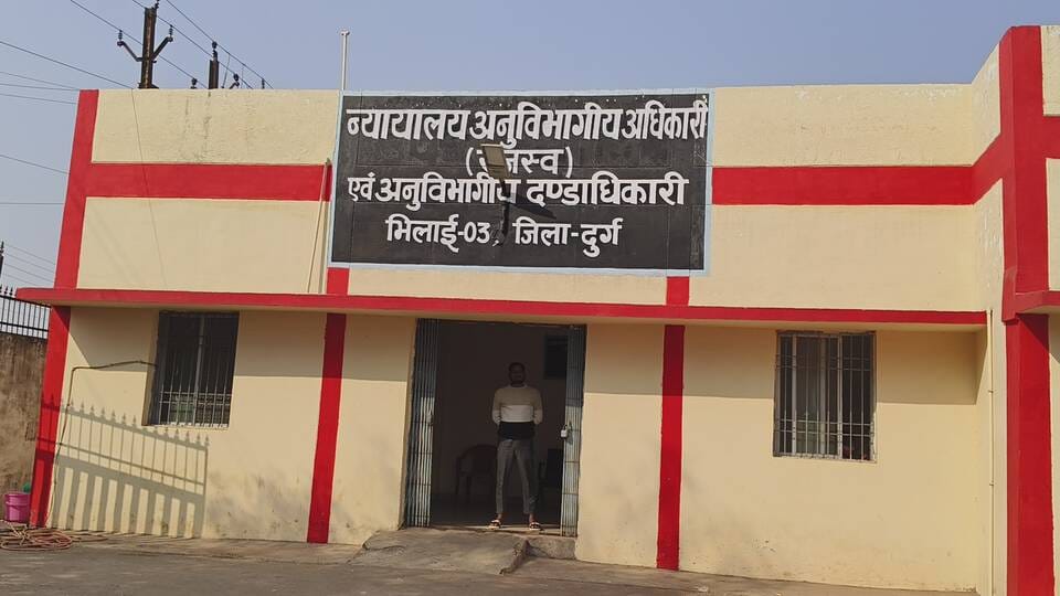 एसडीएम ने पटवारी को किया निलंबित