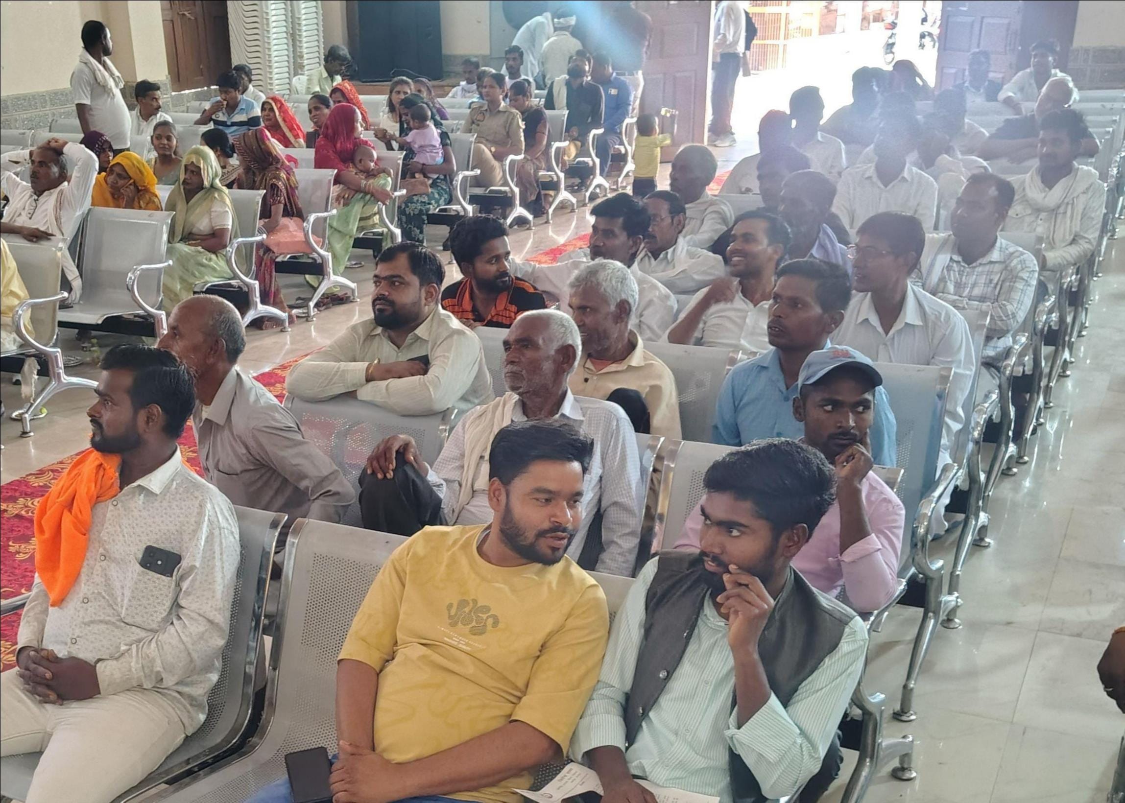 फोटो-14-बैठक में संबोधित करतीं बीडीओ श्वेता त्रिपाठी। संवाद फोटो-14-बैठक में संबोधित करतीं बीडीओ श्वेता त्रिपाठी। संवाद