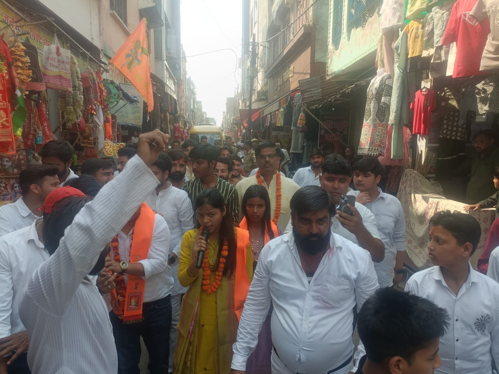 जलेसर कस्बा में महाराणा प्रताप जयंती के मौके पर रैली निकालते क्षत्रिय समाज के लोग। संवाद
