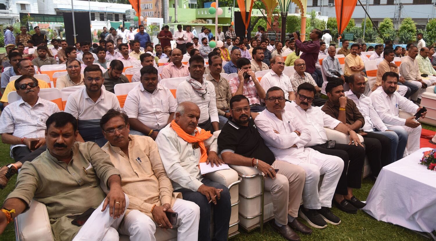कार्यक्रम में पहुंचे मंत्री एके शर्मा, महापौर सुषमा खर्कवाल, जनगणना निदेशालय की निदेशक शीतल वर् कार्यक्रम में पहुंचे मंत्री एके शर्मा, महापौर सुषमा खर्कवाल, जनगणना निदेशालय की निदेशक शीतल वर्
