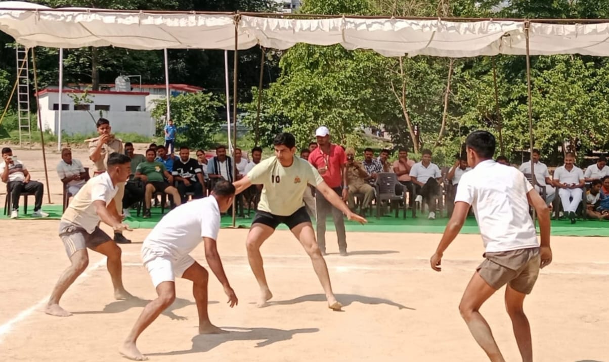 पुलिस लाइंस में चल रही अंतरजनपदीय एथलेटिक्स प्रतियोगिता में फाइनल विजेता लखीमपुर की महिला खिलाड पुलिस लाइंस में चल रही अंतरजनपदीय एथलेटिक्स प्रतियोगिता में फाइनल विजेता लखीमपुर की महिला खिलाड