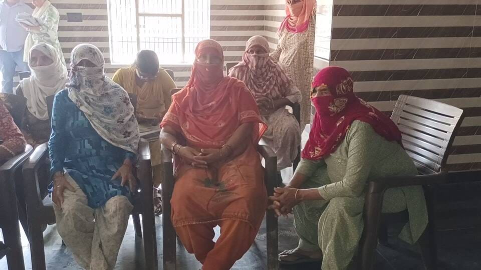 सोनीपत के खानपुर कलां गांव में चौपाल कार्यक्रम की चर्चा में भाग लेते खानपुर गांव के ग्रामीण। सं सोनीपत के खानपुर कलां गांव में चौपाल कार्यक्रम की चर्चा में भाग लेते खानपुर गांव के ग्रामीण। सं