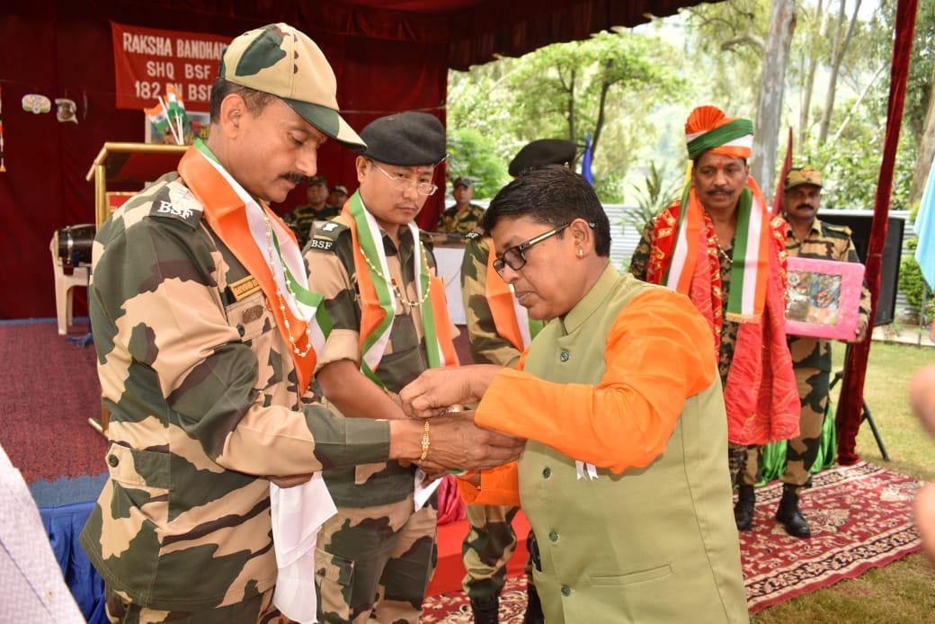 सतत कर रही सेवाकार्य