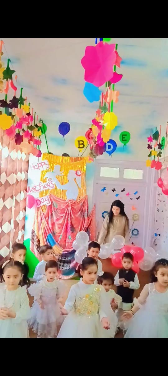 शाइनिंग स्टार प्ले स्कूल दाड़लाघाट में आयोजित मातृ दिवस कार्यक्रम के दौरान प्रस्तुति देते बच्चे शाइनिंग स्टार प्ले स्कूल दाड़लाघाट में आयोजित मातृ दिवस कार्यक्रम के दौरान प्रस्तुति देते बच्चे